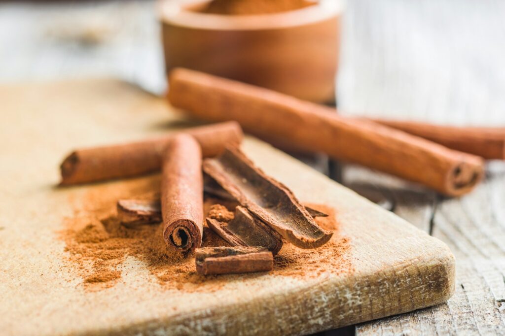 Cinnamon sticks and milled cinnamon spice.